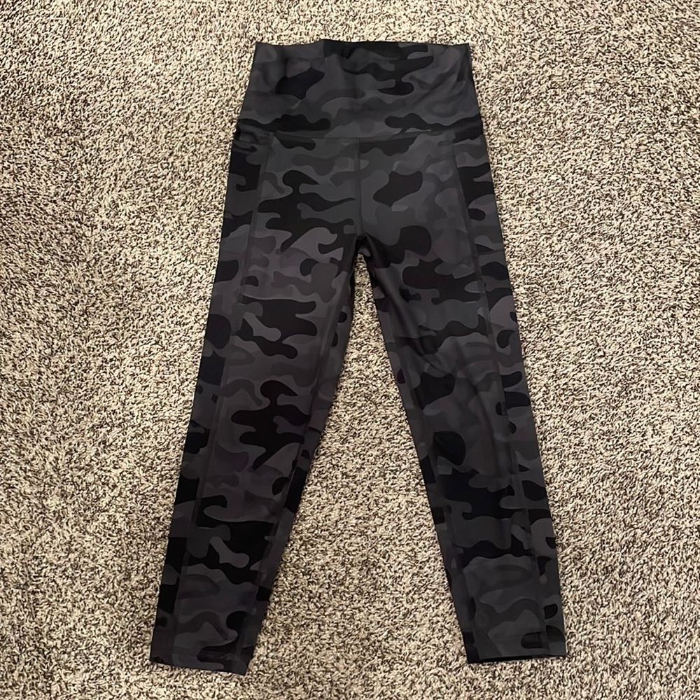 DSG youth leggings size medium, black camo